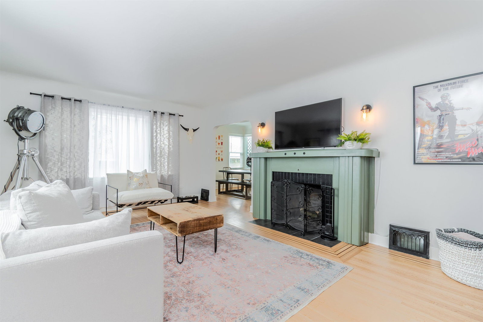 Listing Image 11