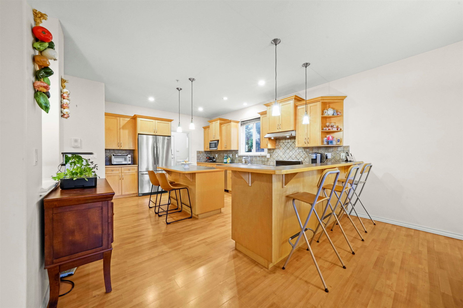 Listing Image 4
