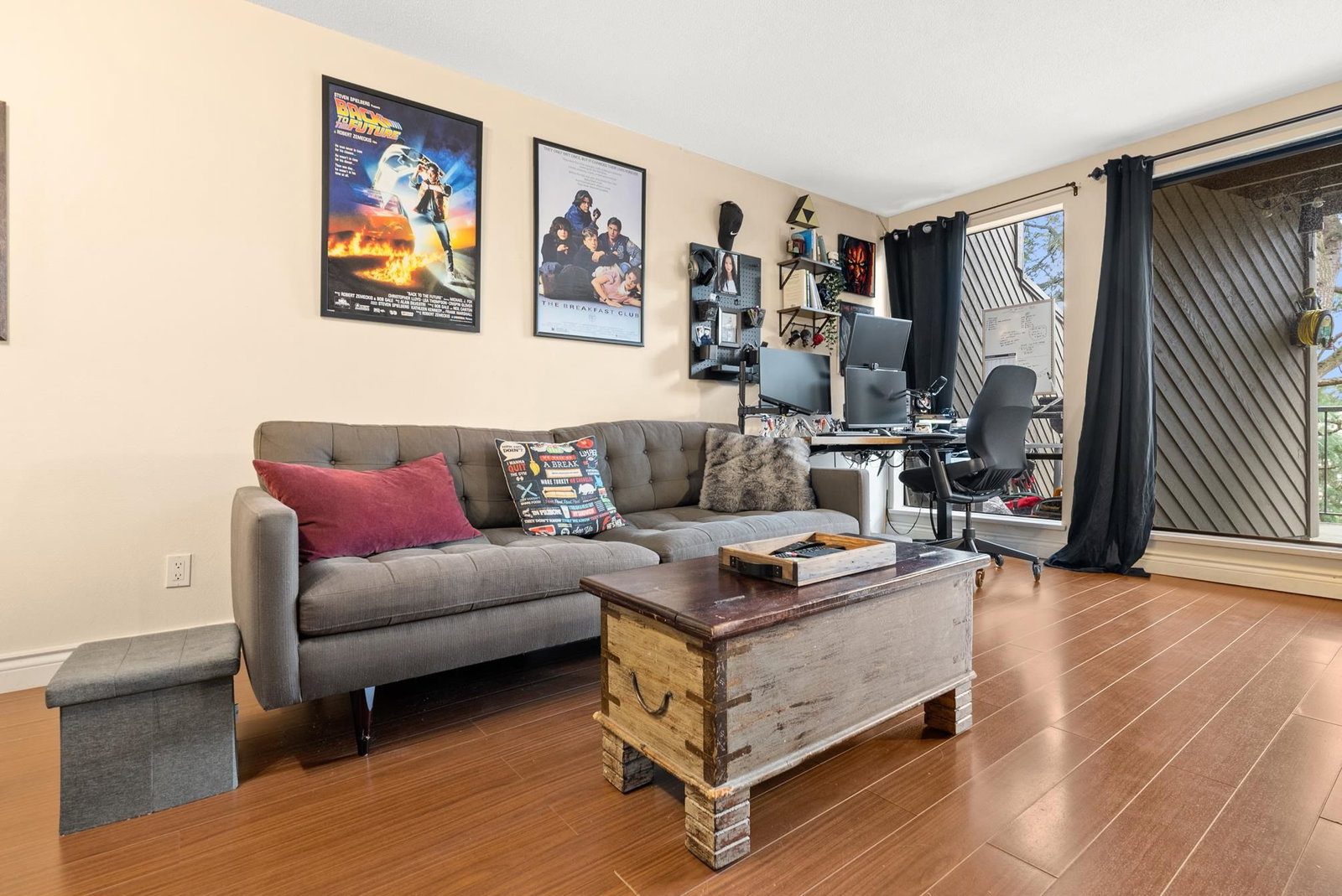 Listing Image 6