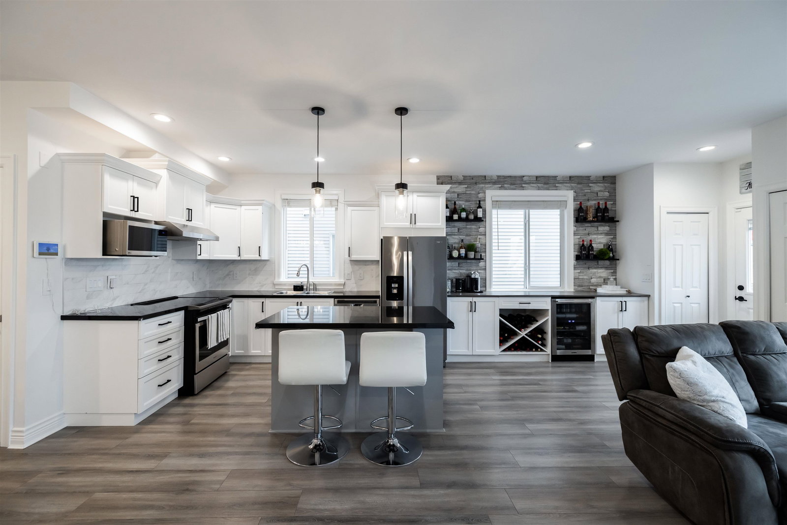 Listing Image 10
