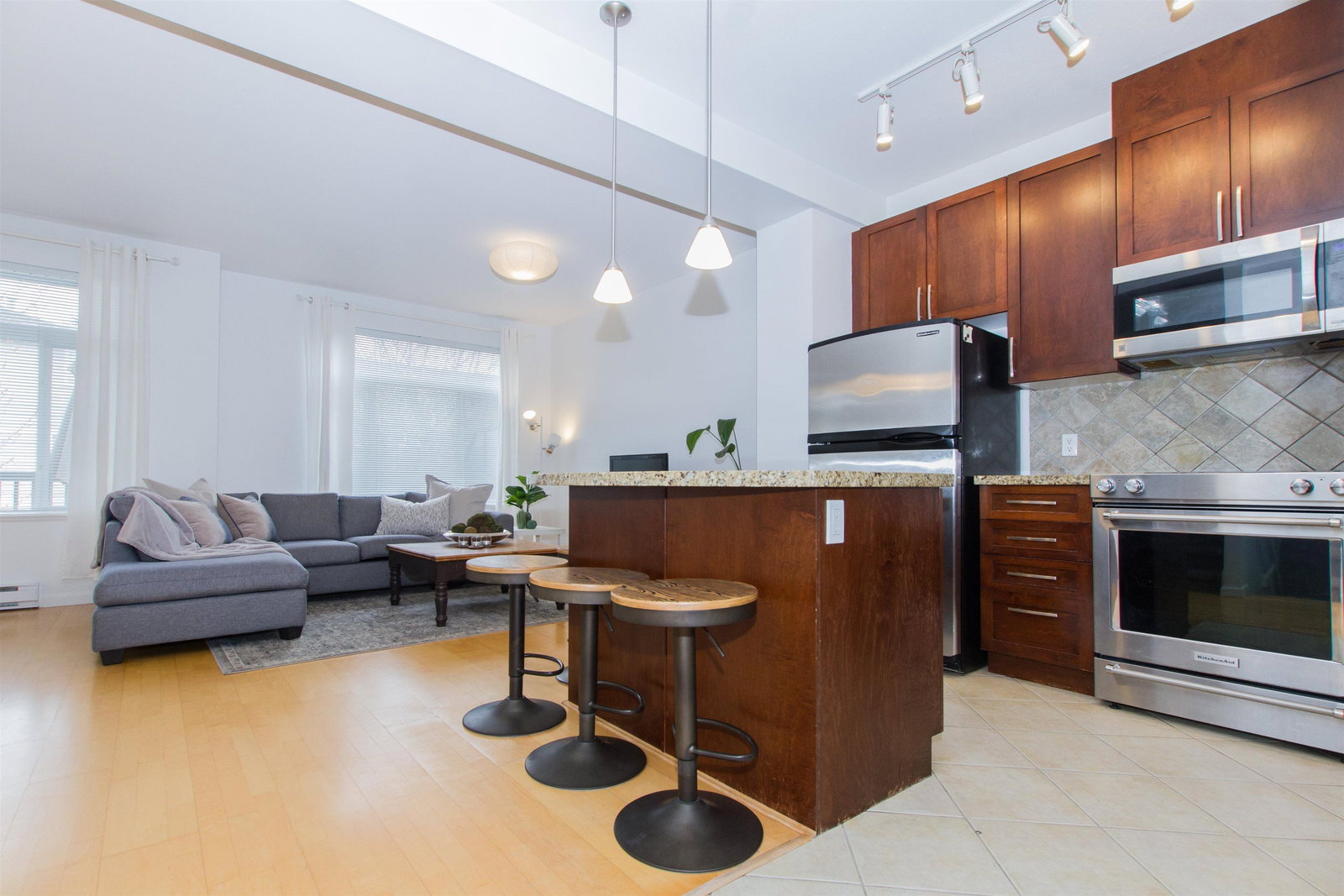 Listing Image 10