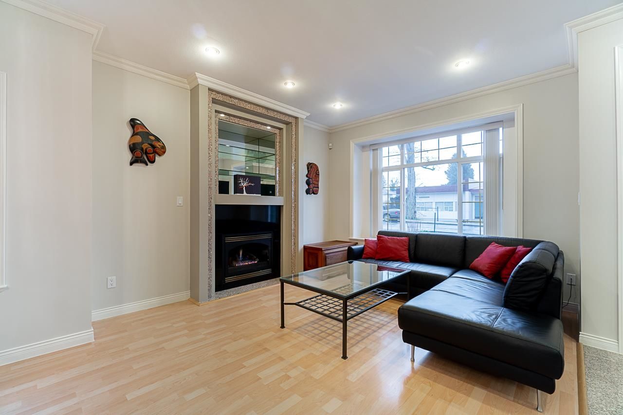 Listing Image 4