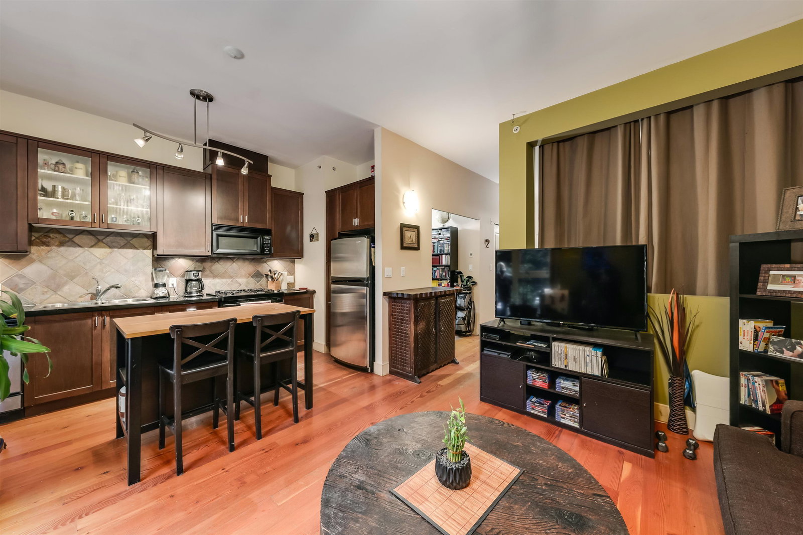 Listing Image 10