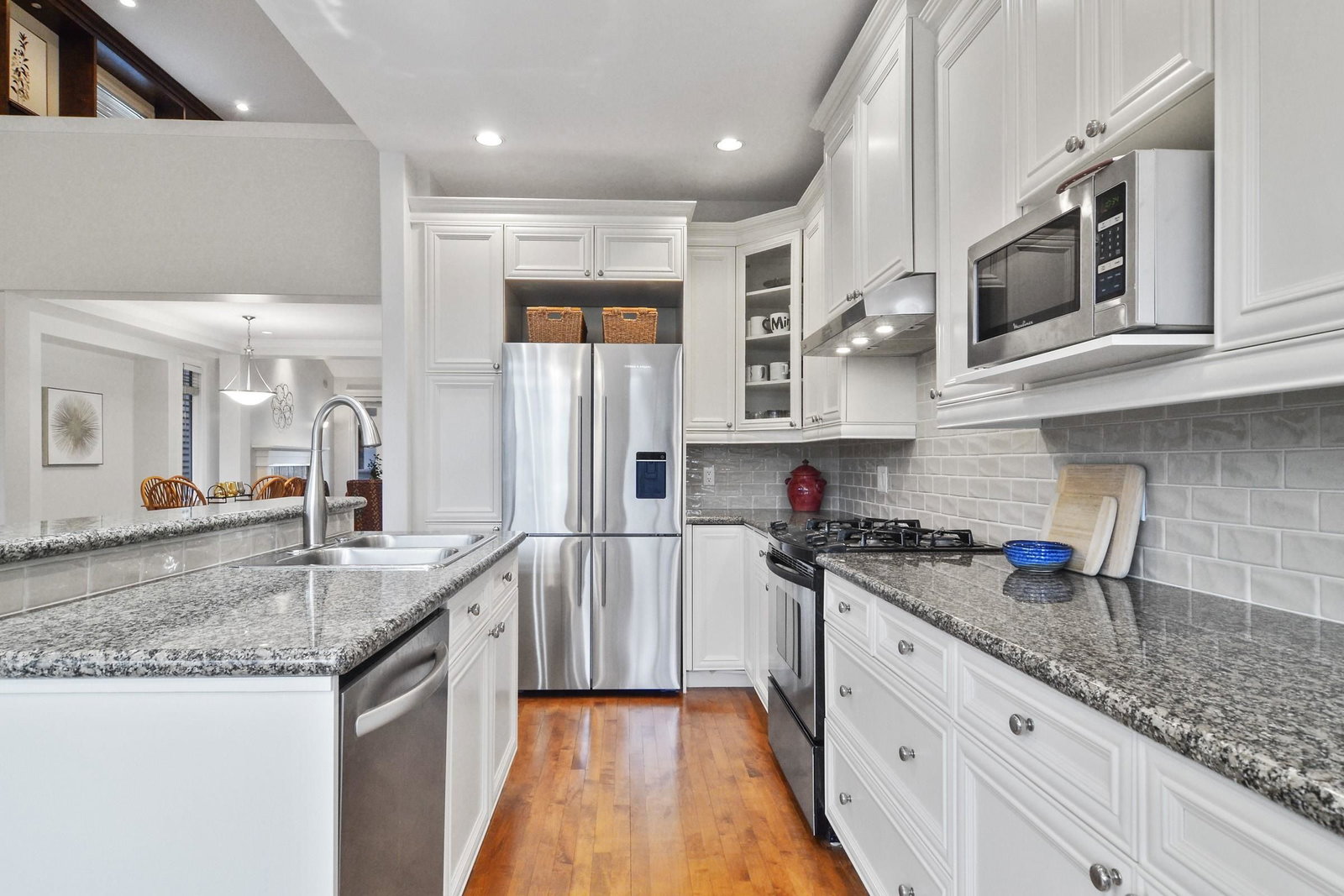 Listing Image 11