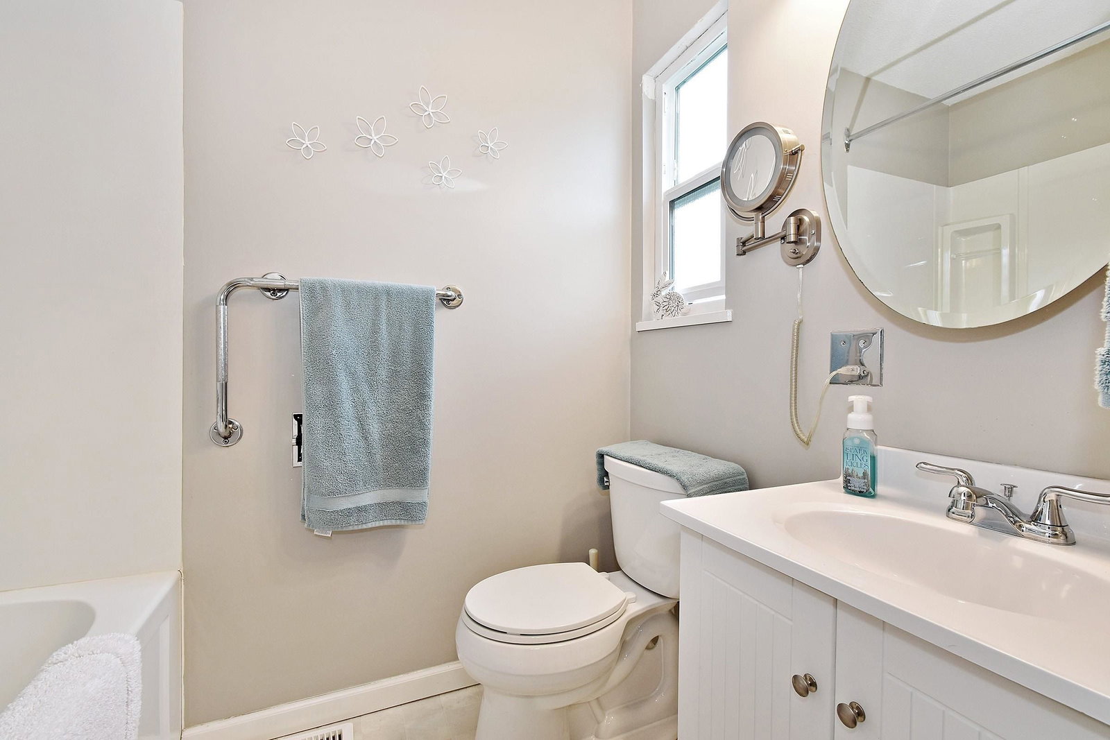Listing Image 14