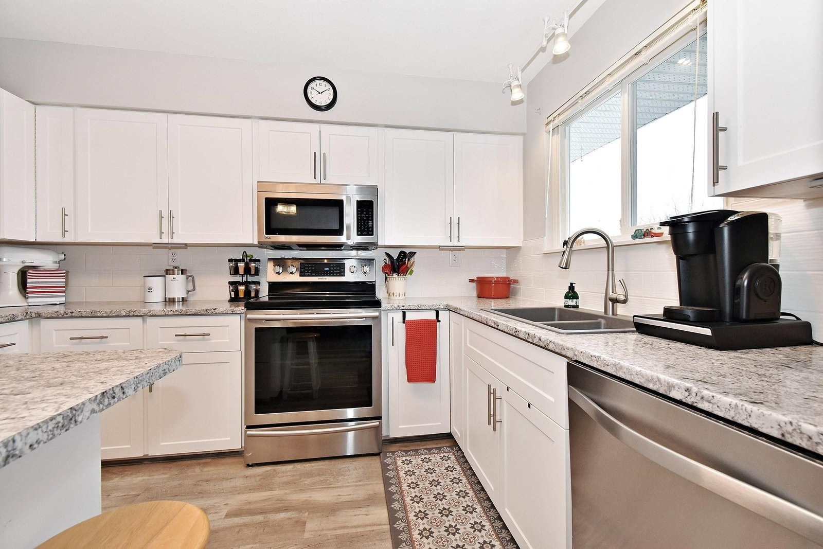 Listing Image 8