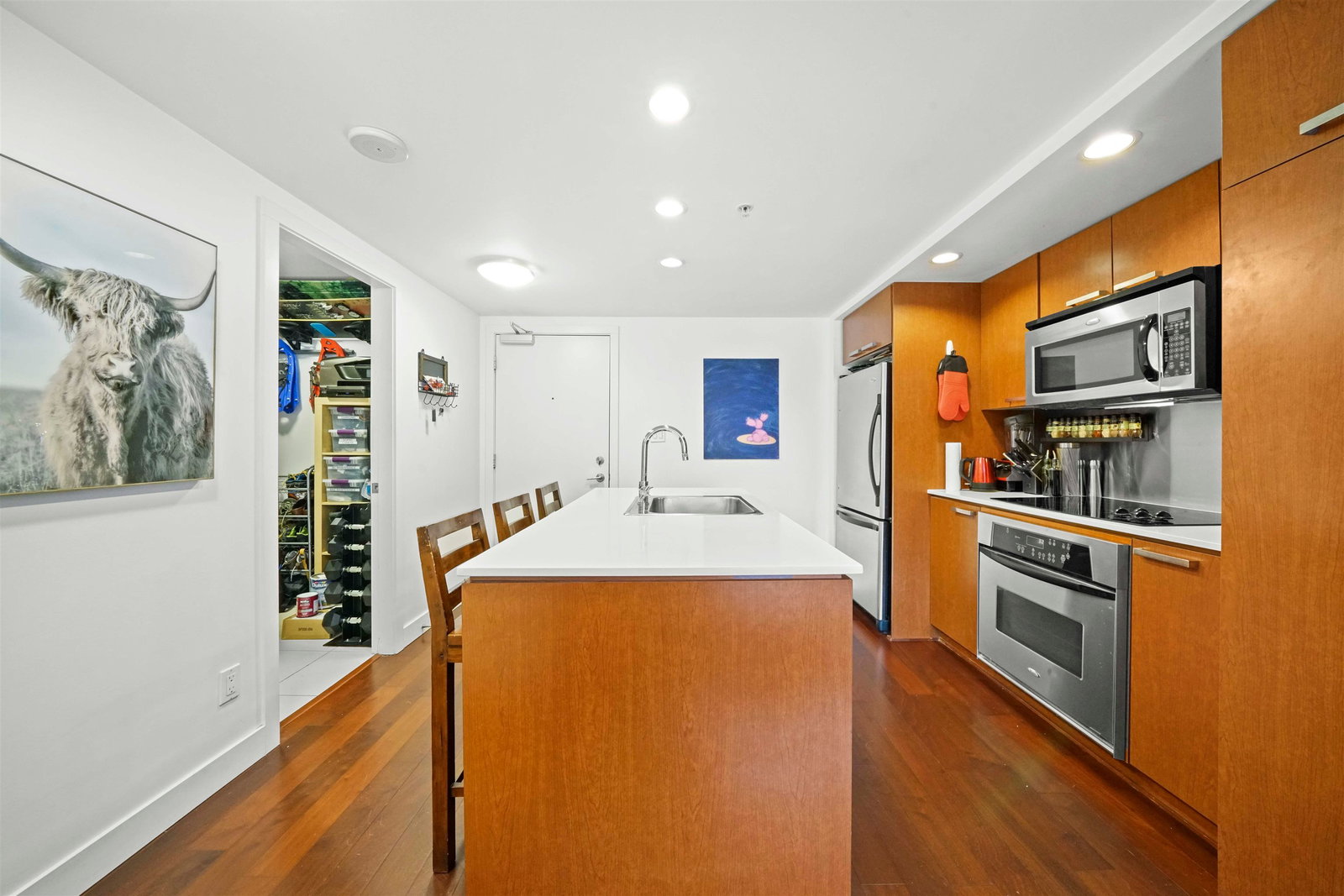 Listing Image 4