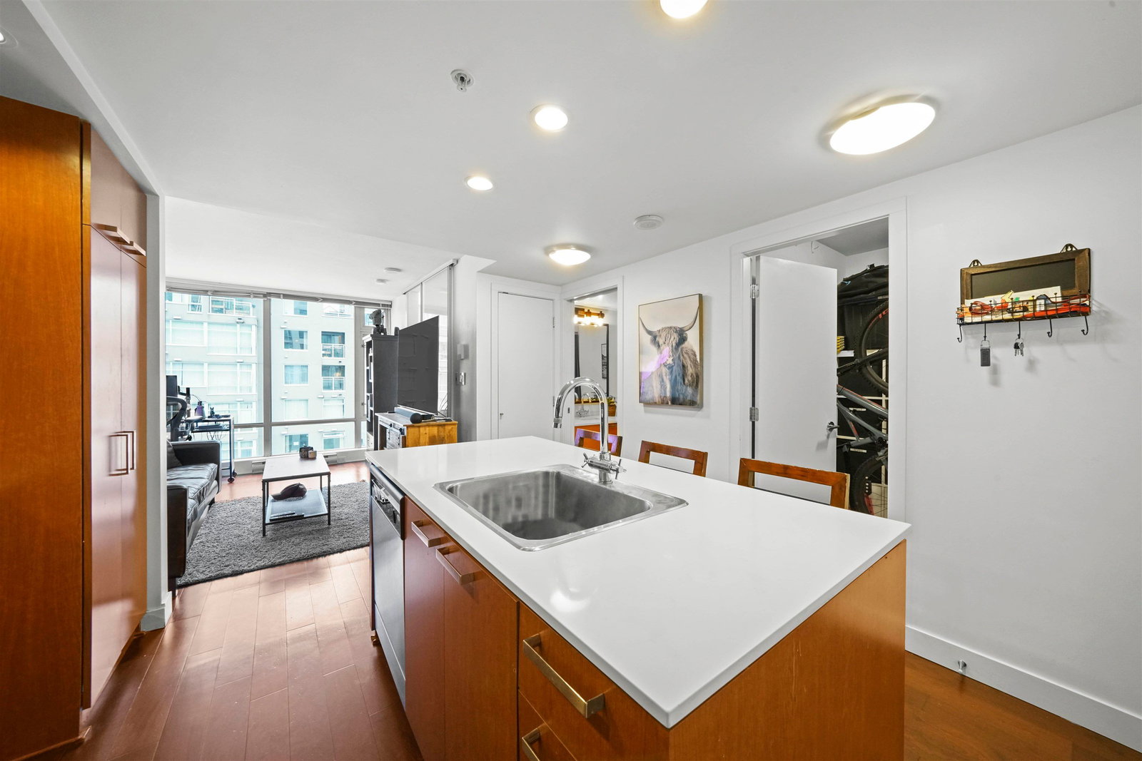 Listing Image 5