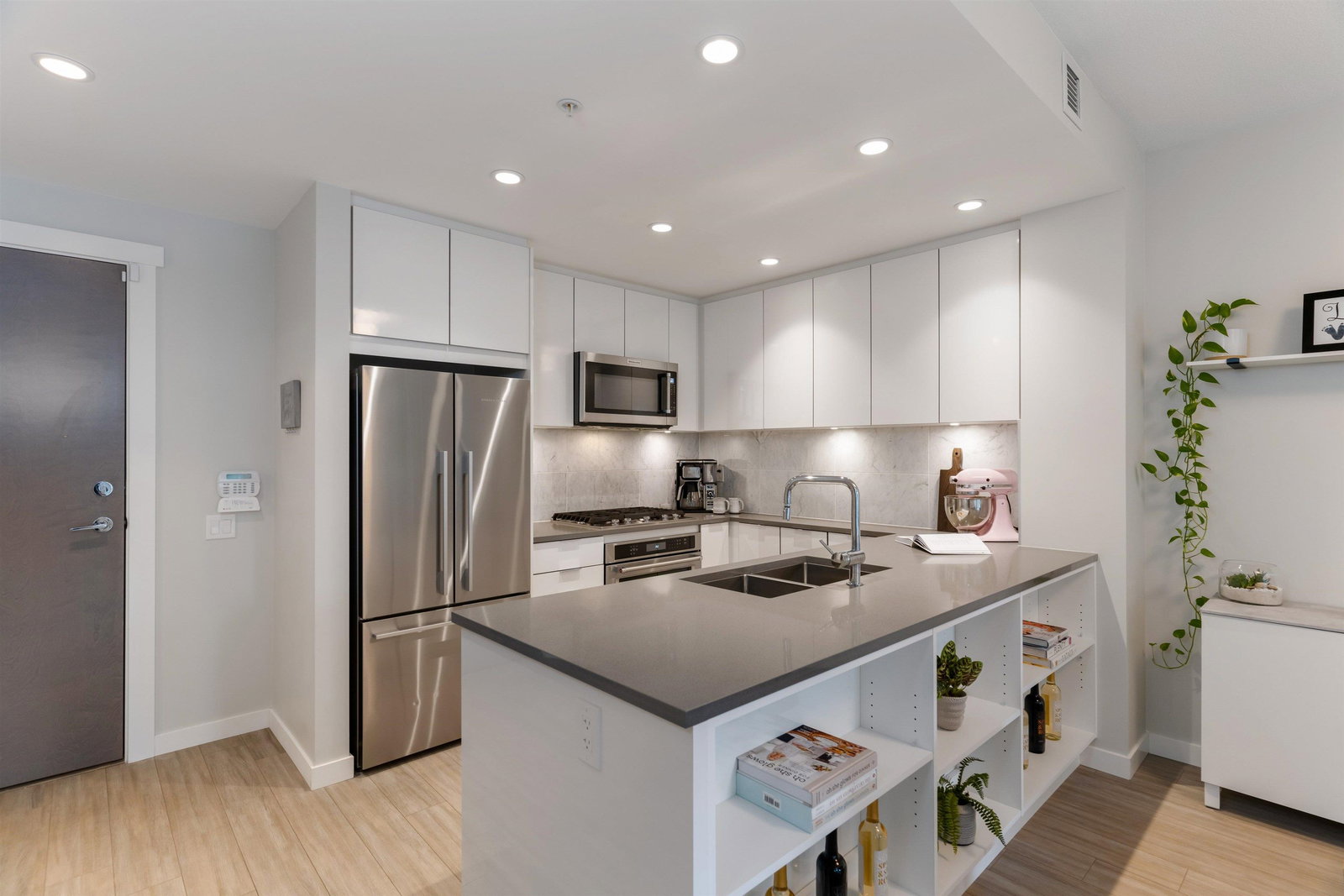 Listing Image 11