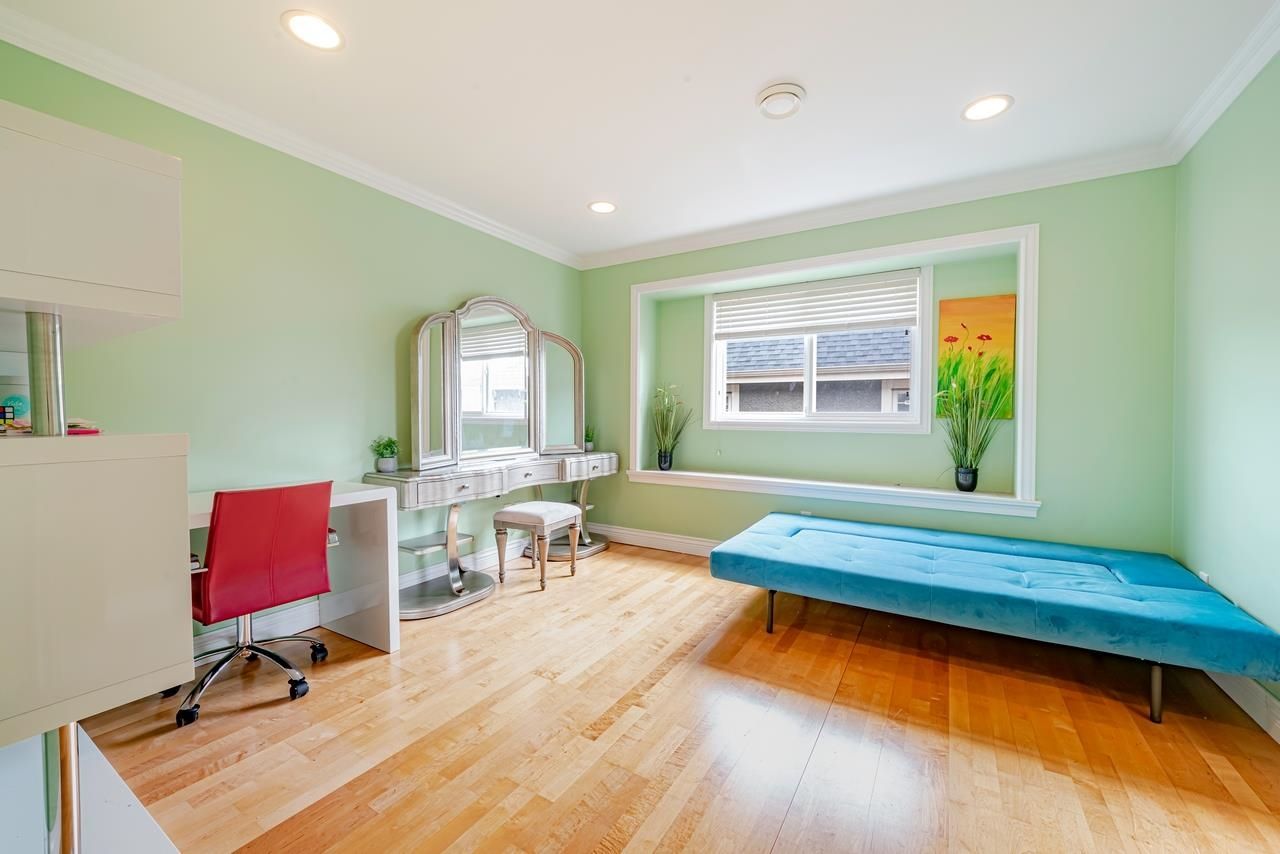 Listing Image 10
