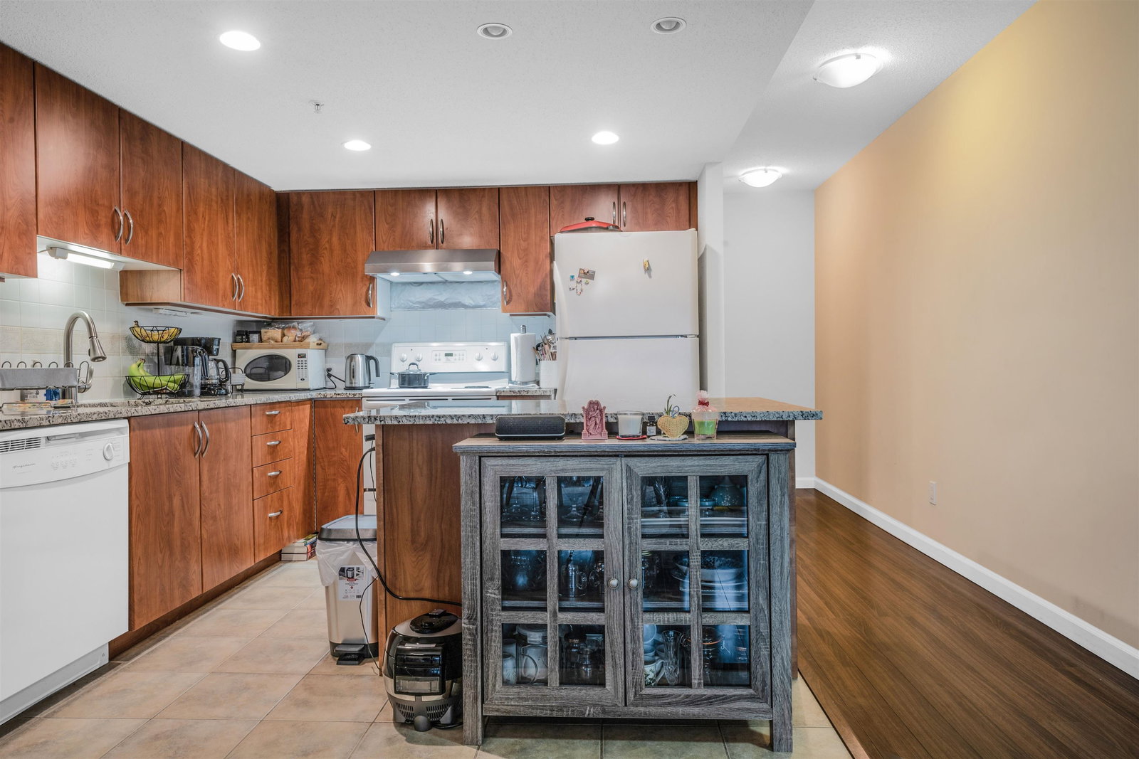 Listing Image 14