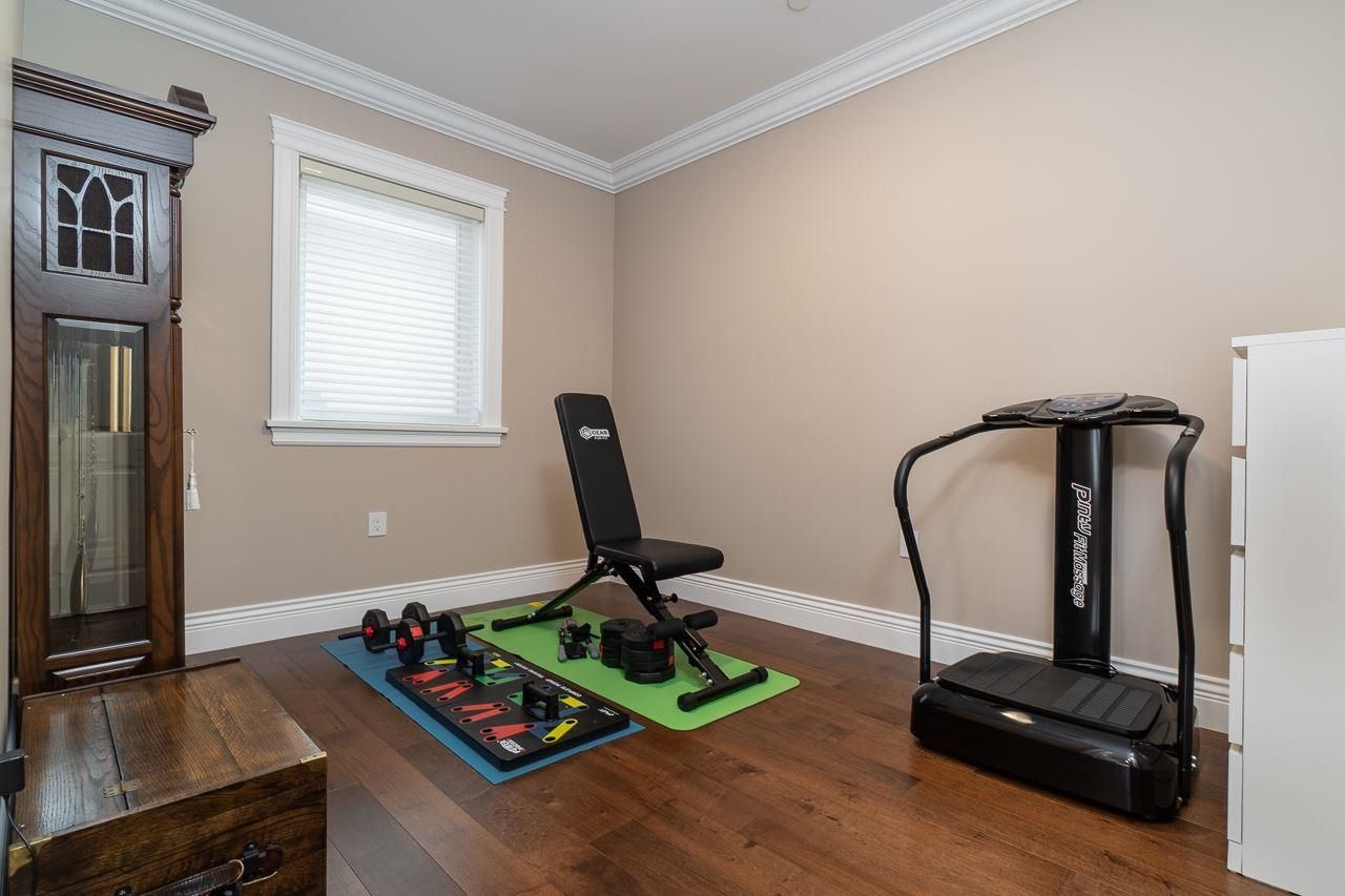 Listing Image 11
