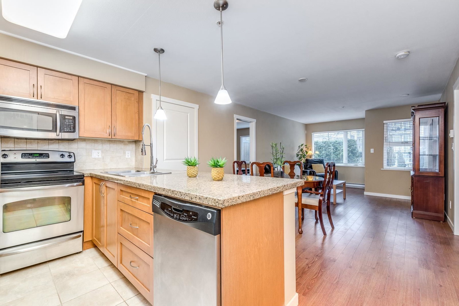 Listing Image 6