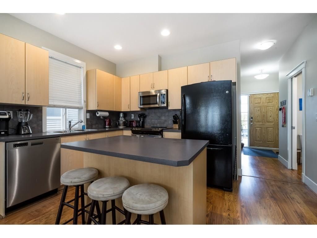 Listing Image 12