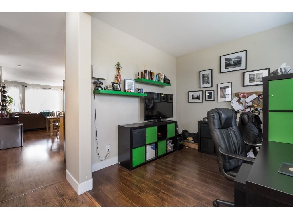 Listing Image 4