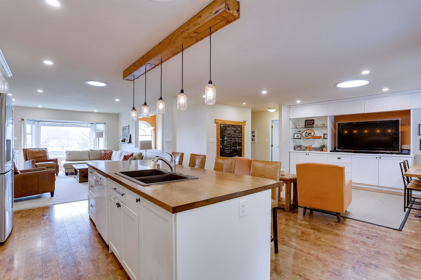 Listing Image 11