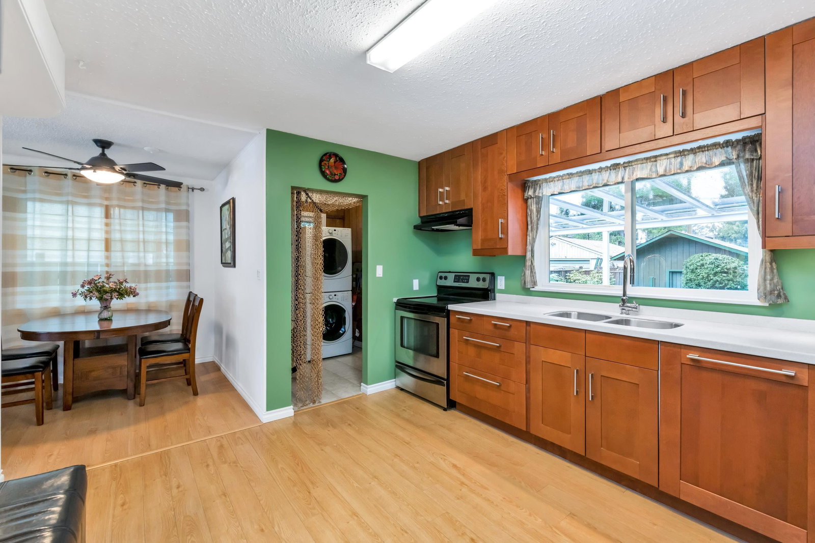 Listing Image 11