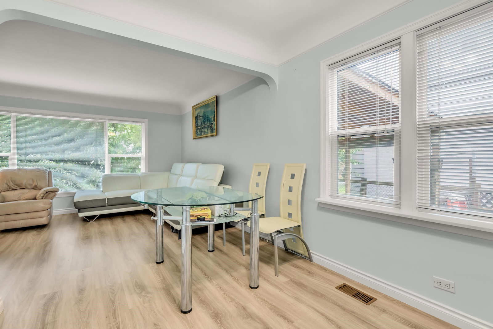 Listing Image 12
