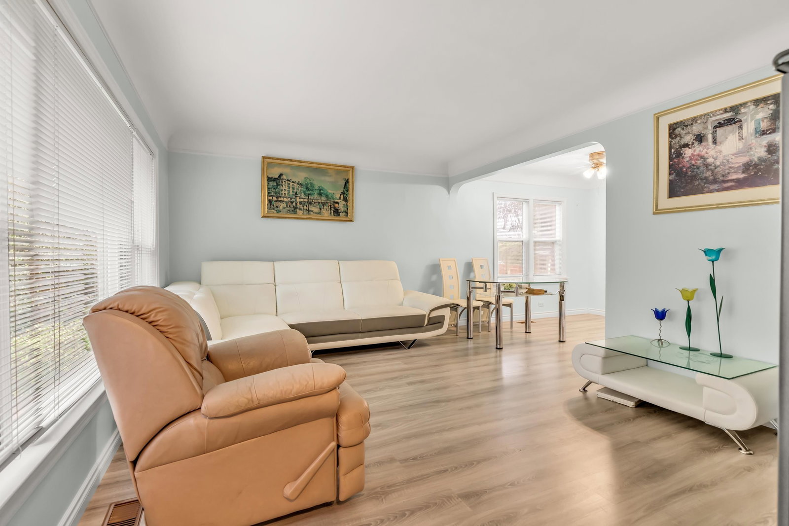 Listing Image 6