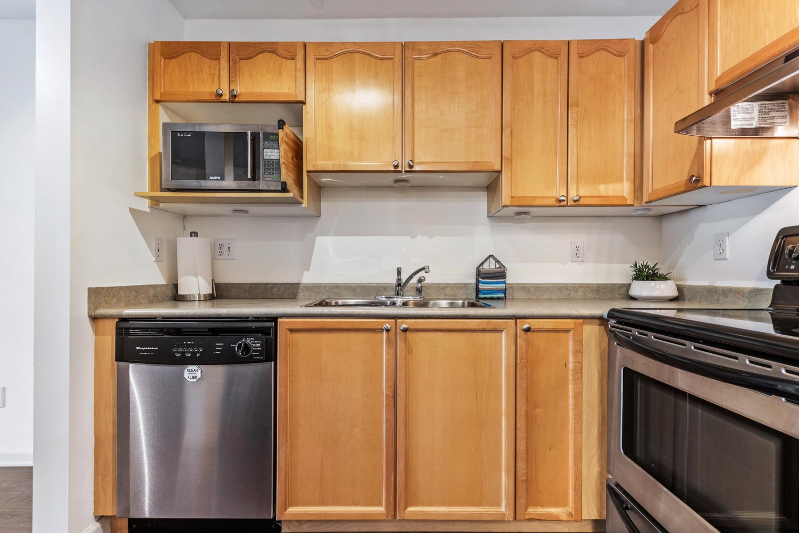 Listing Image 4
