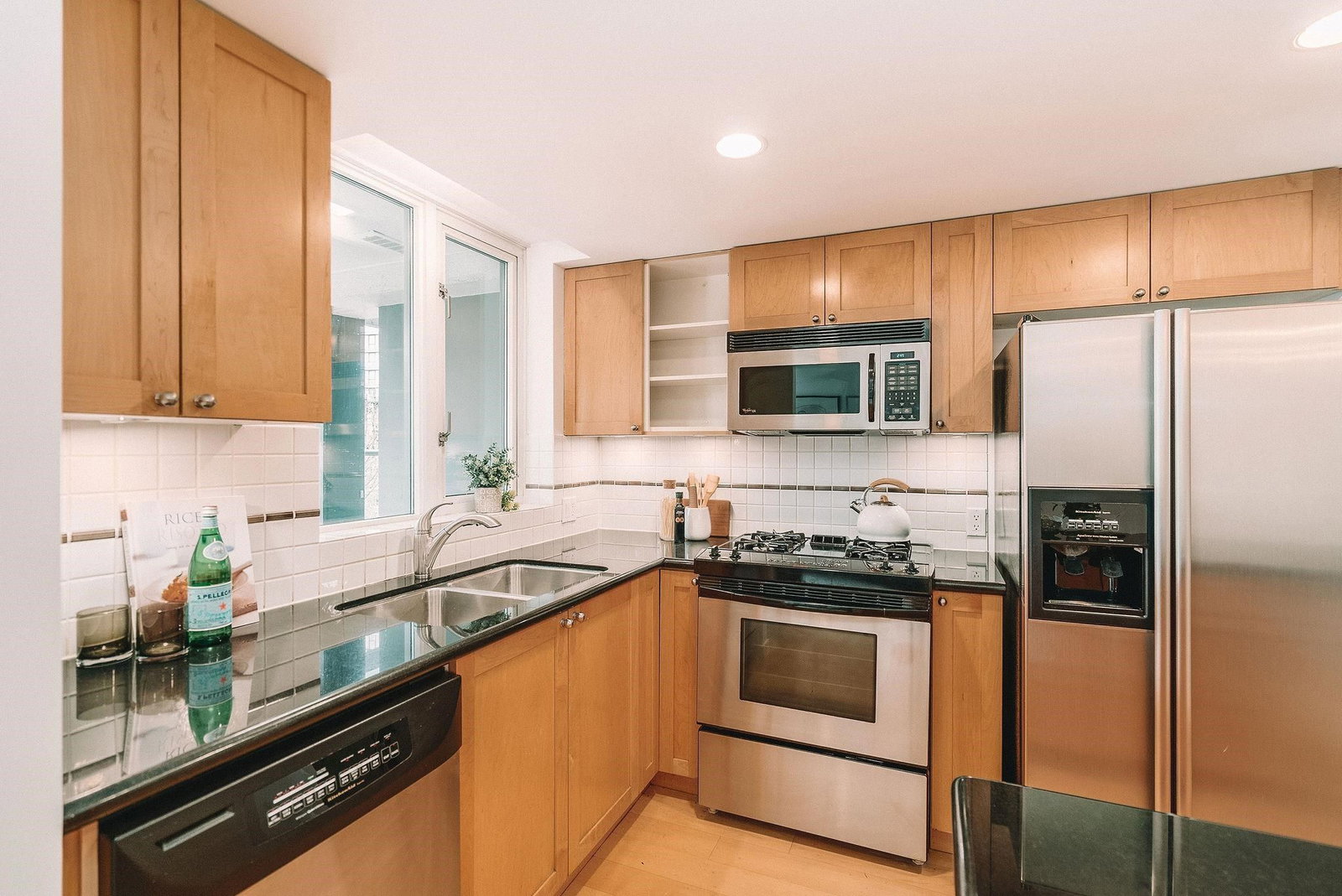 Listing Image 8