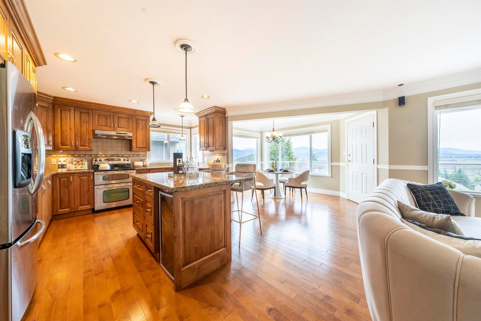 Listing Image 9