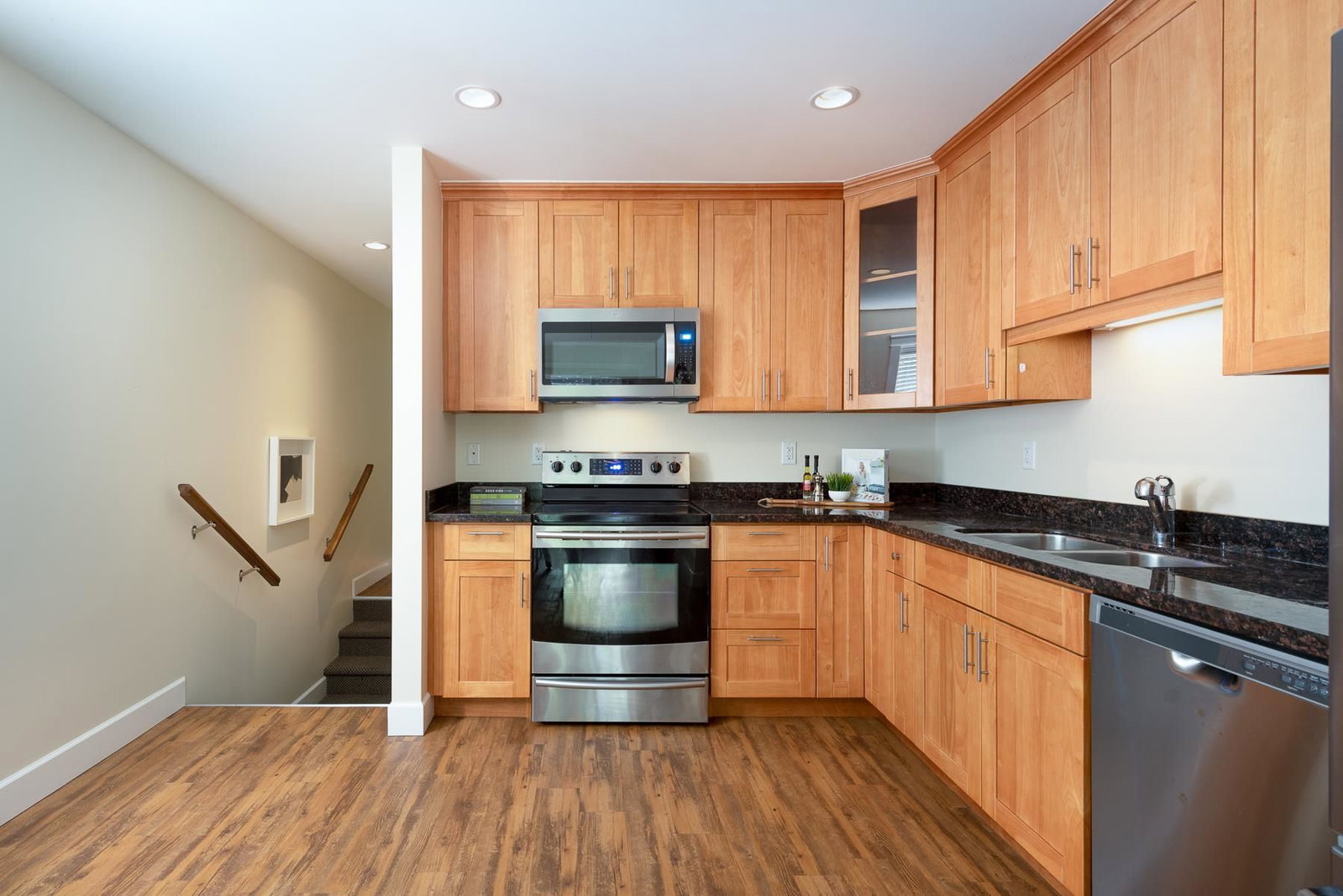 Listing Image 12