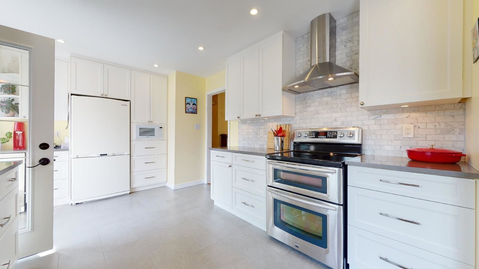 Listing Image 12