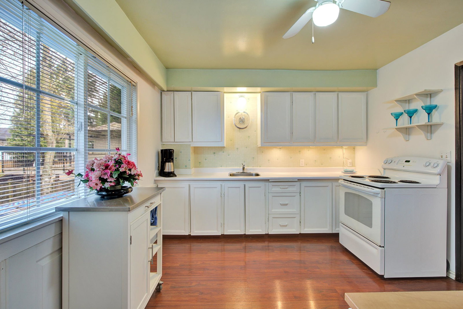 Listing Image 14