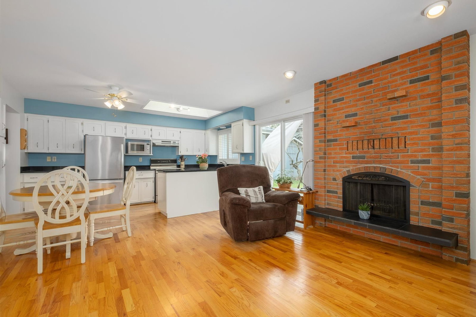 Listing Image 9