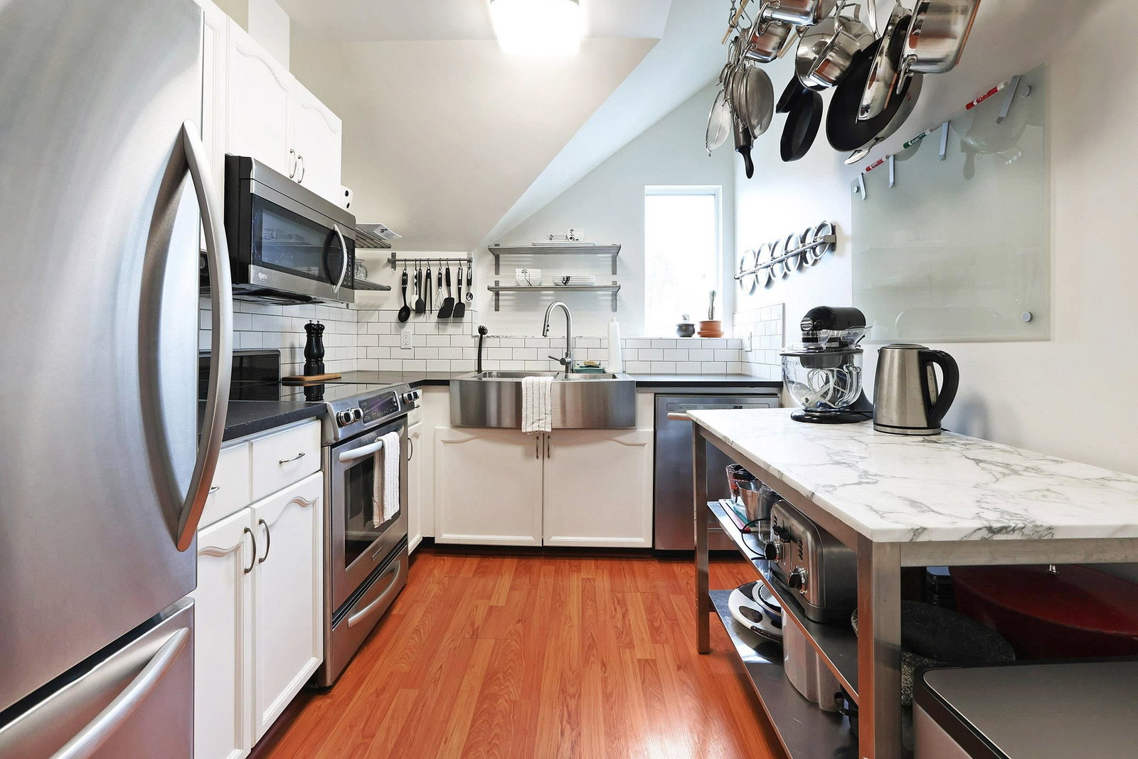 Listing Image 5
