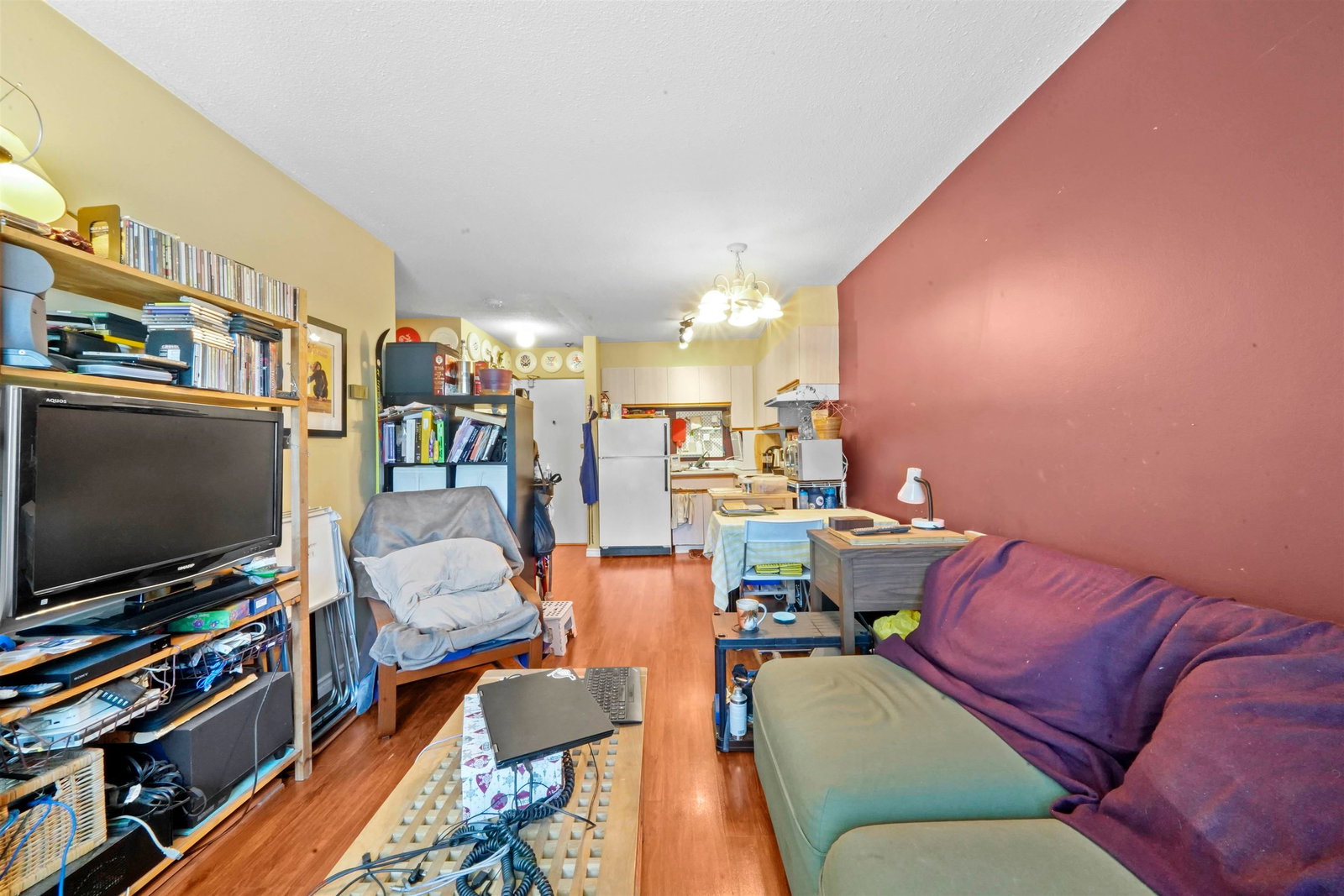 Listing Image 4