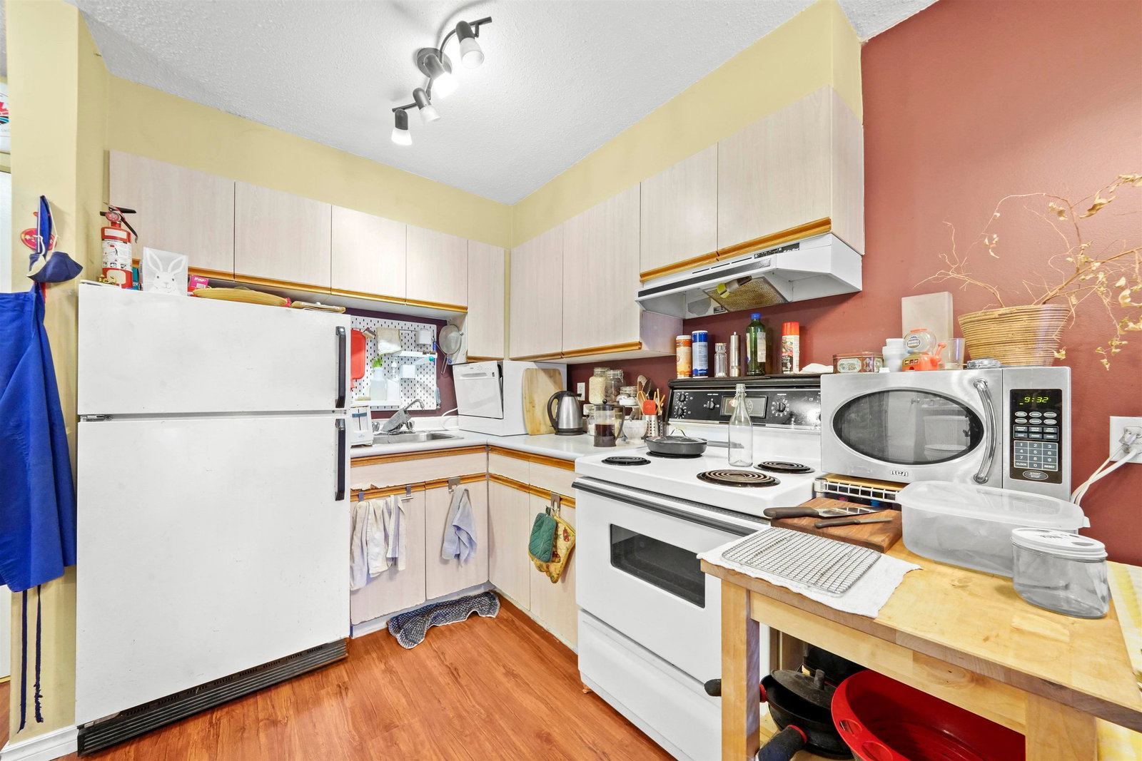 Listing Image 5
