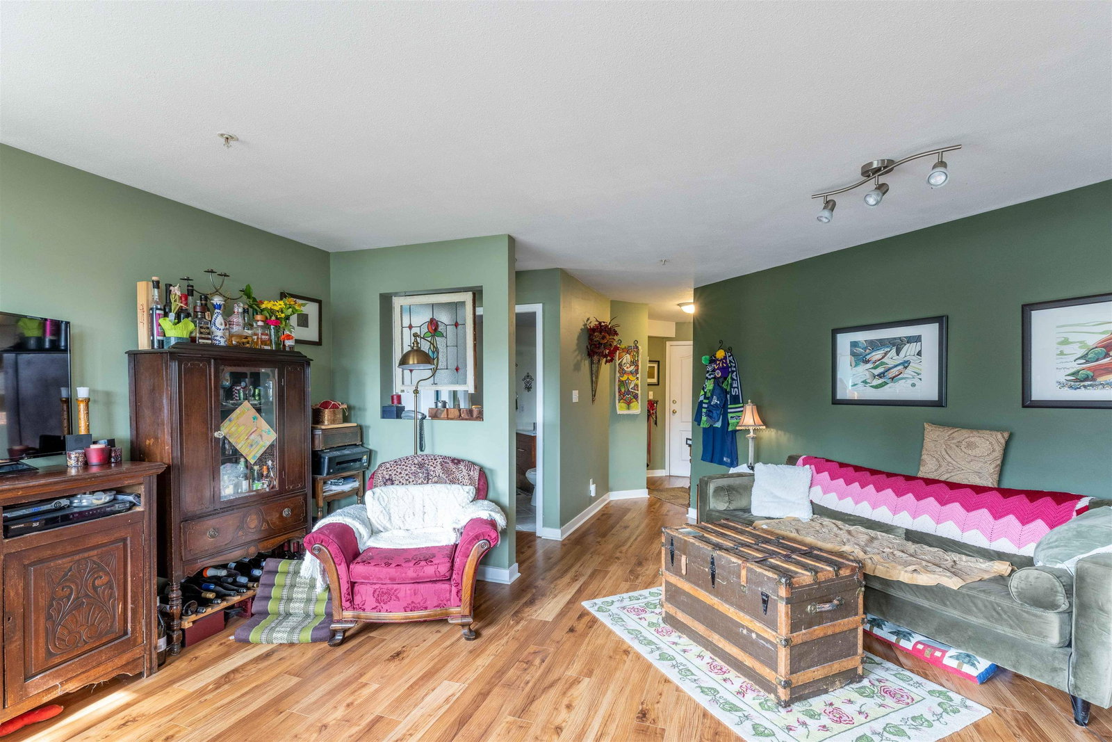 Listing Image 3