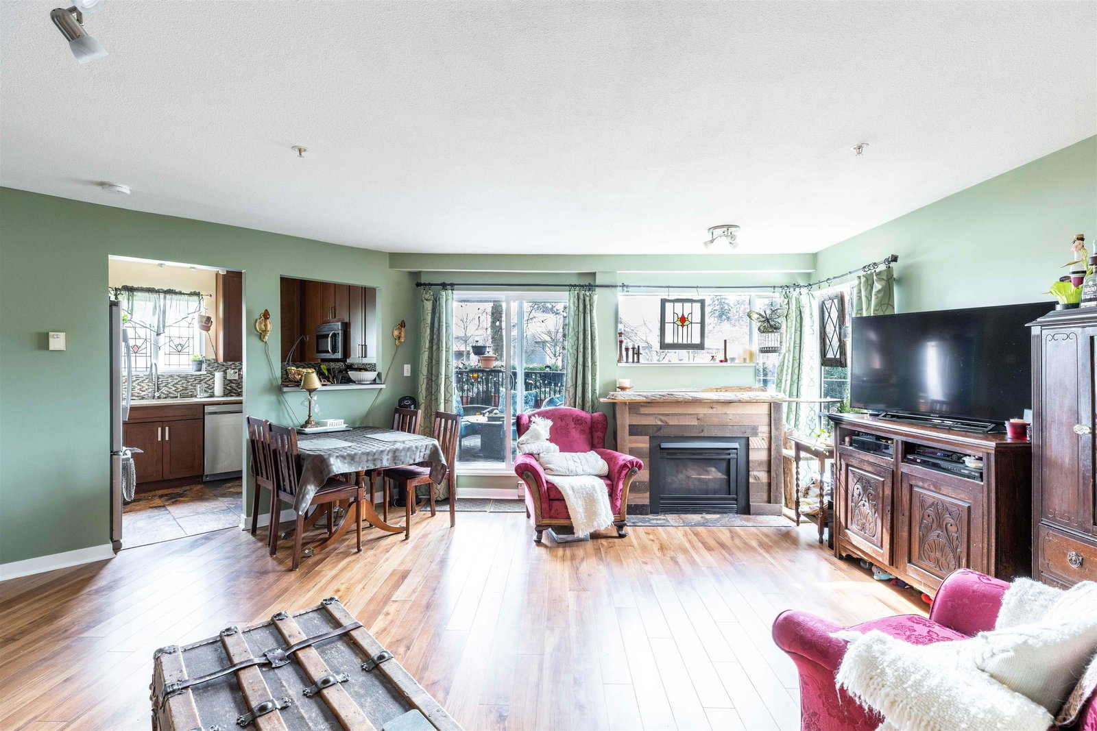 Listing Image 5