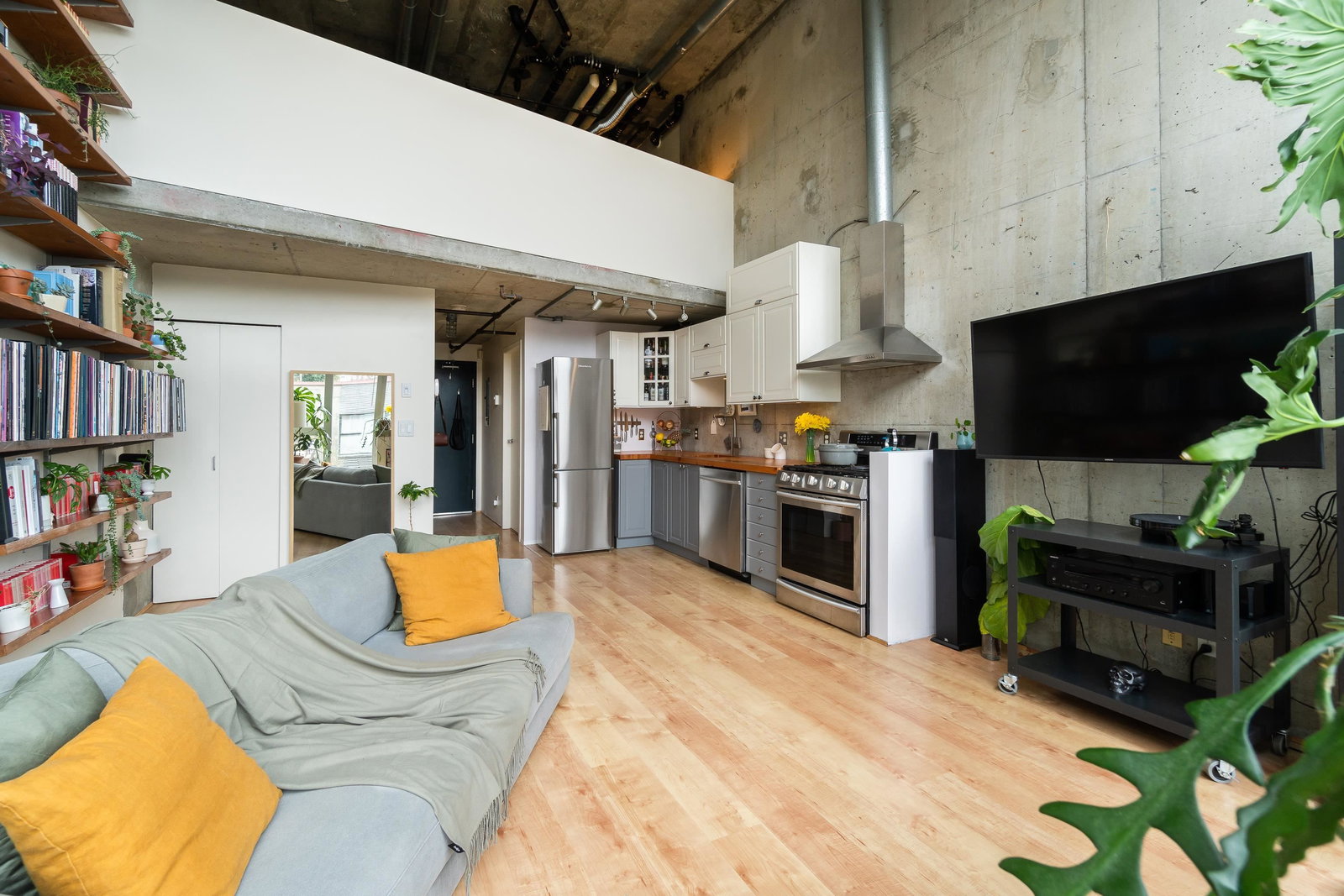 Listing Image 5