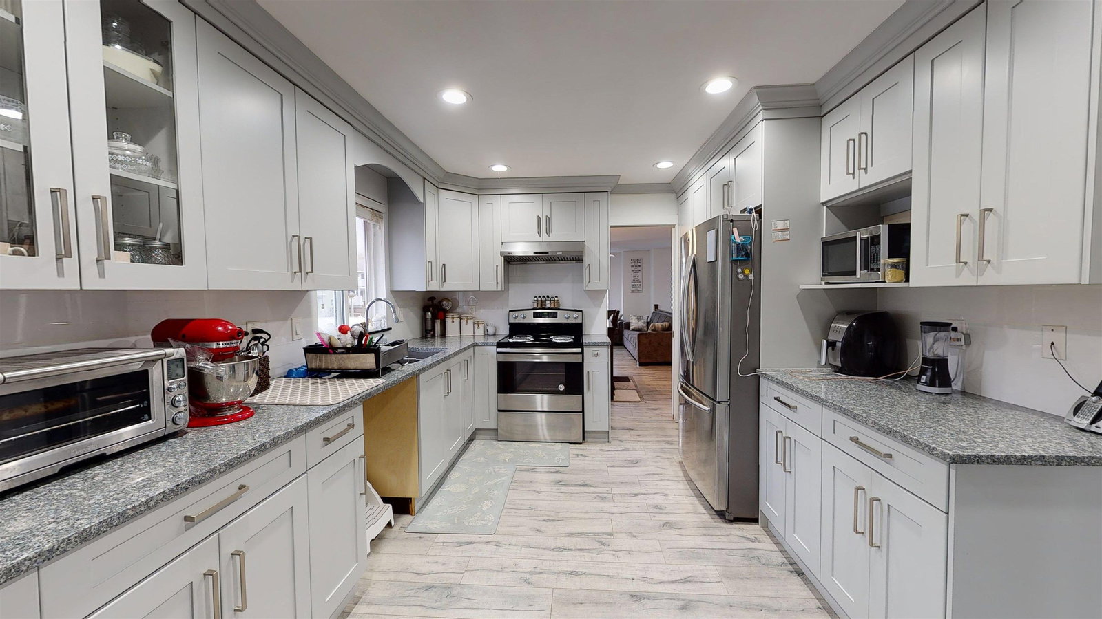 Listing Image 9