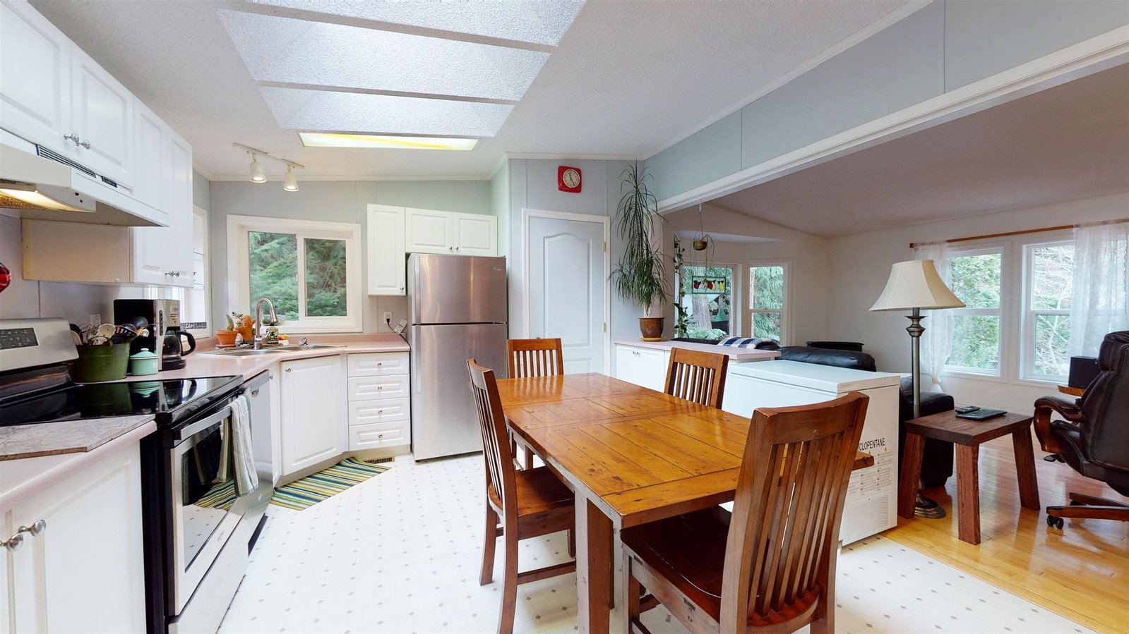 Listing Image 5
