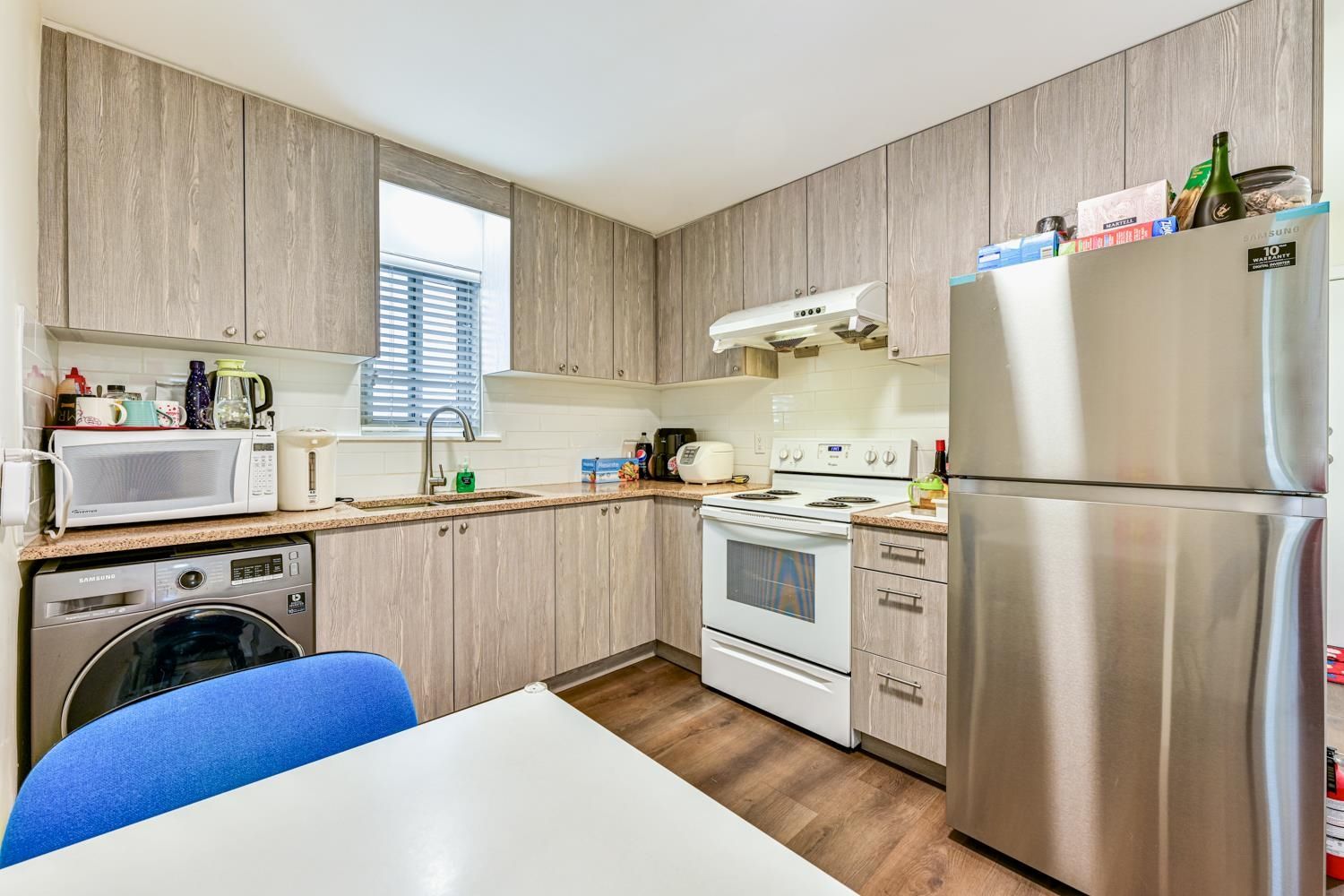 Listing Image 8