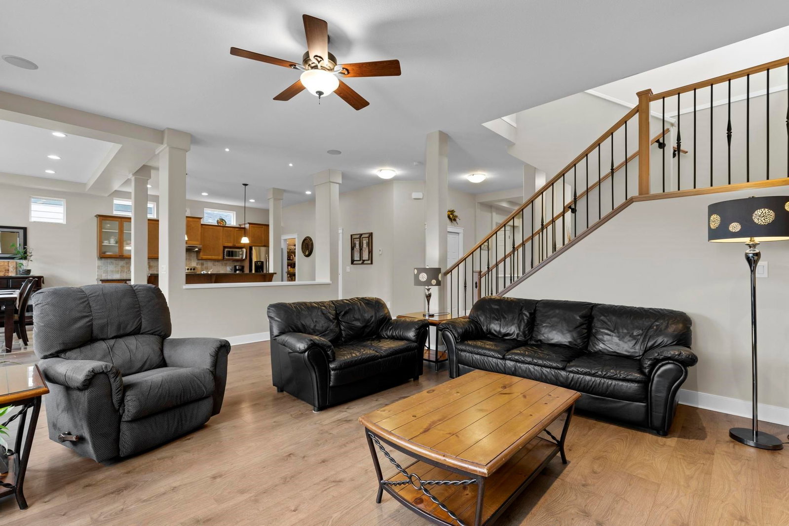 Listing Image 12