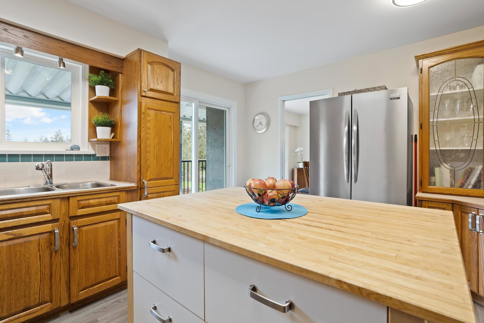 Listing Image 11