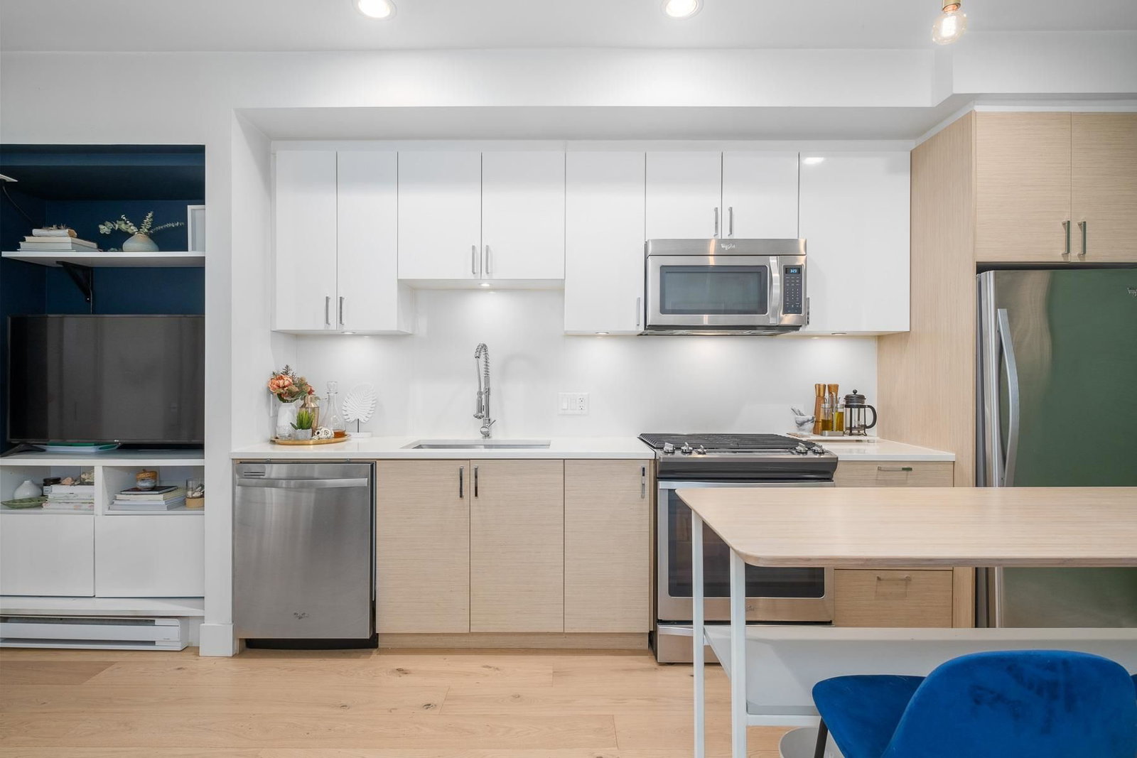 Listing Image 10