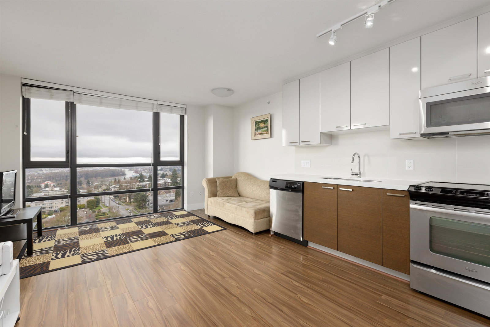 Listing Image 5