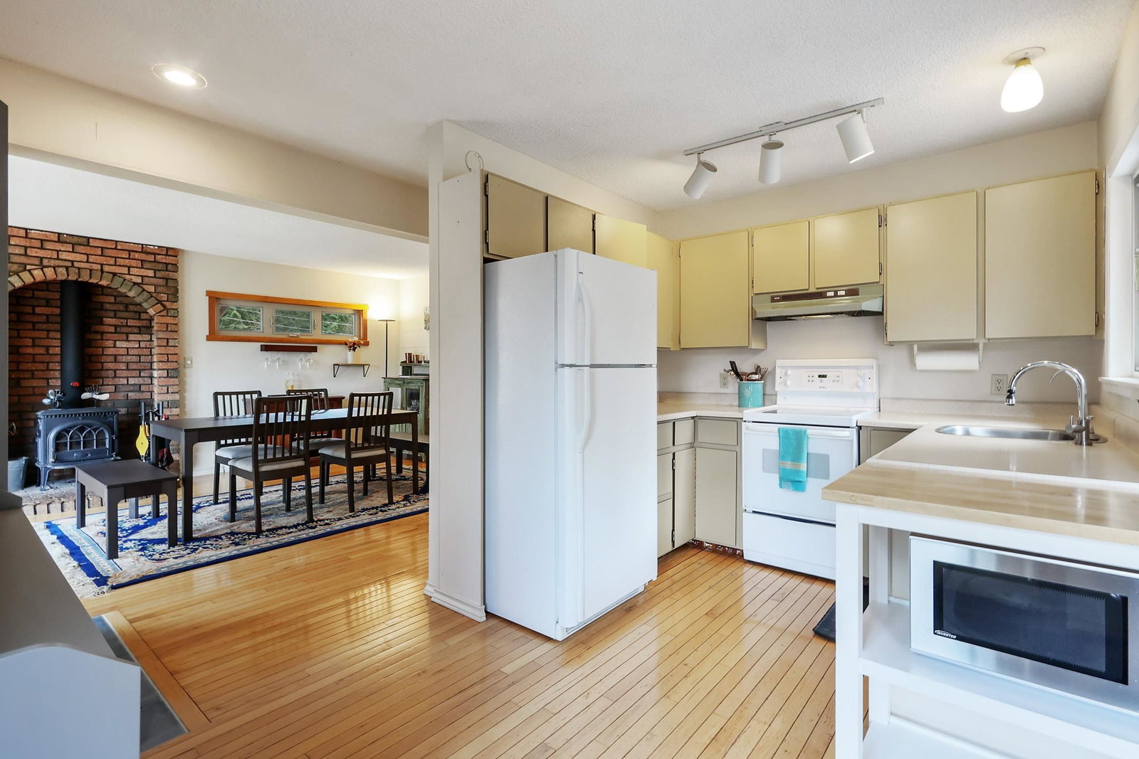Listing Image 11