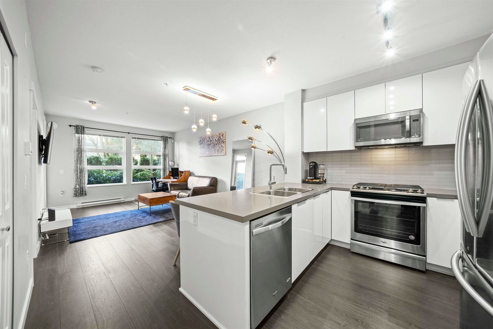 Listing Image 10