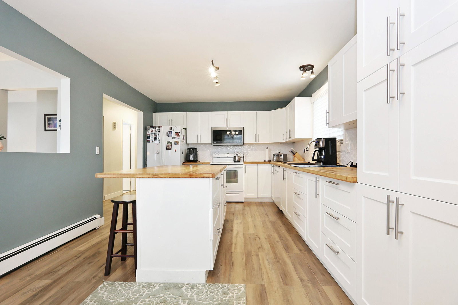 Listing Image 6