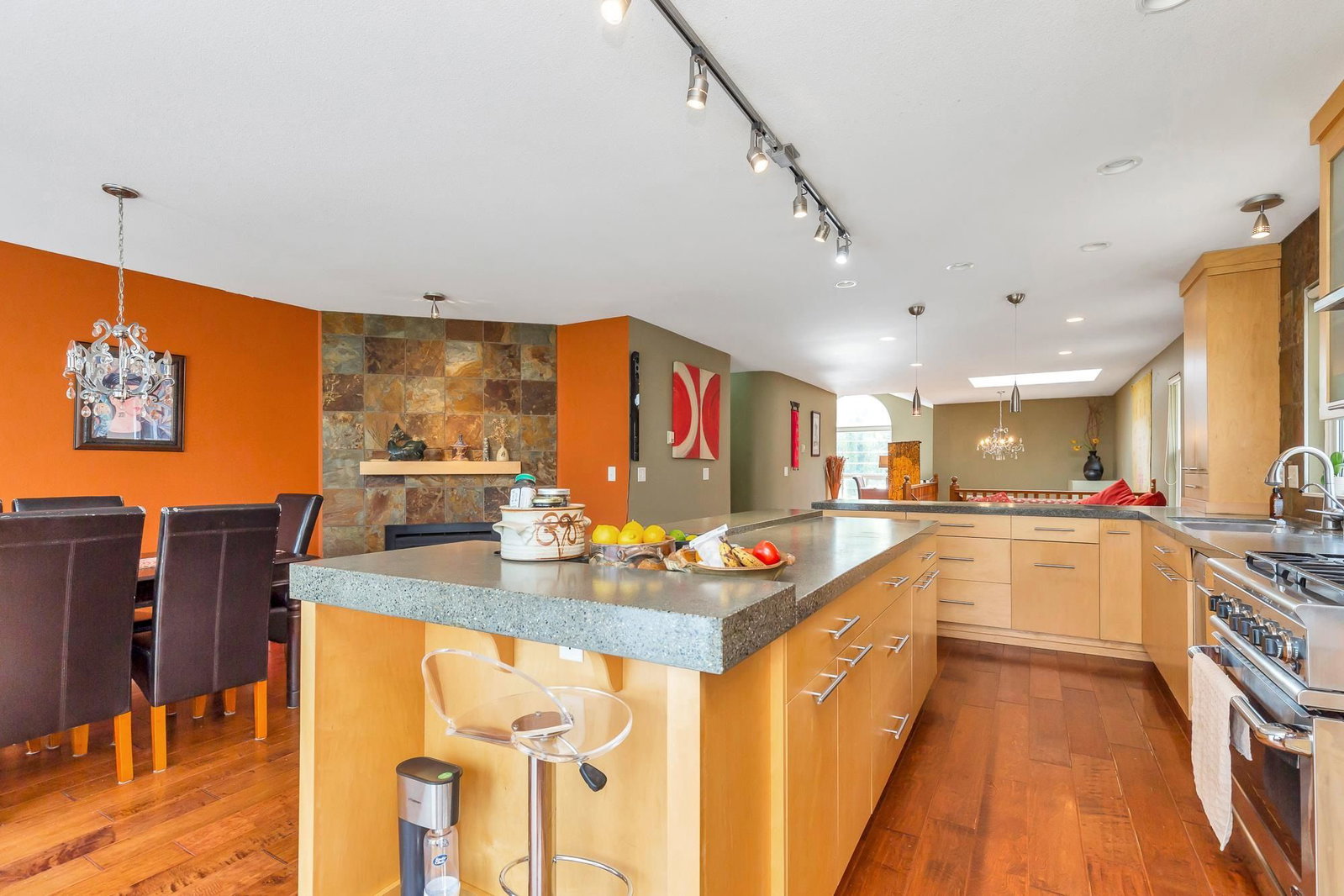 Listing Image 13