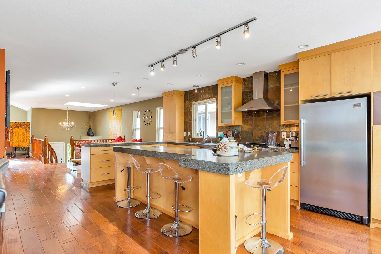 Listing Image 15