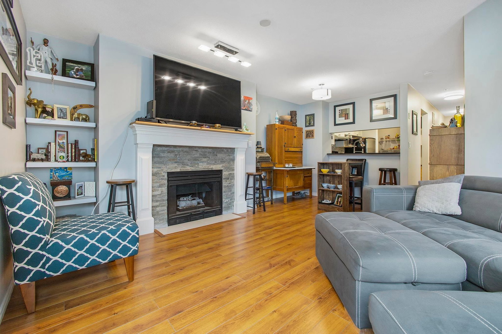 Listing Image 8