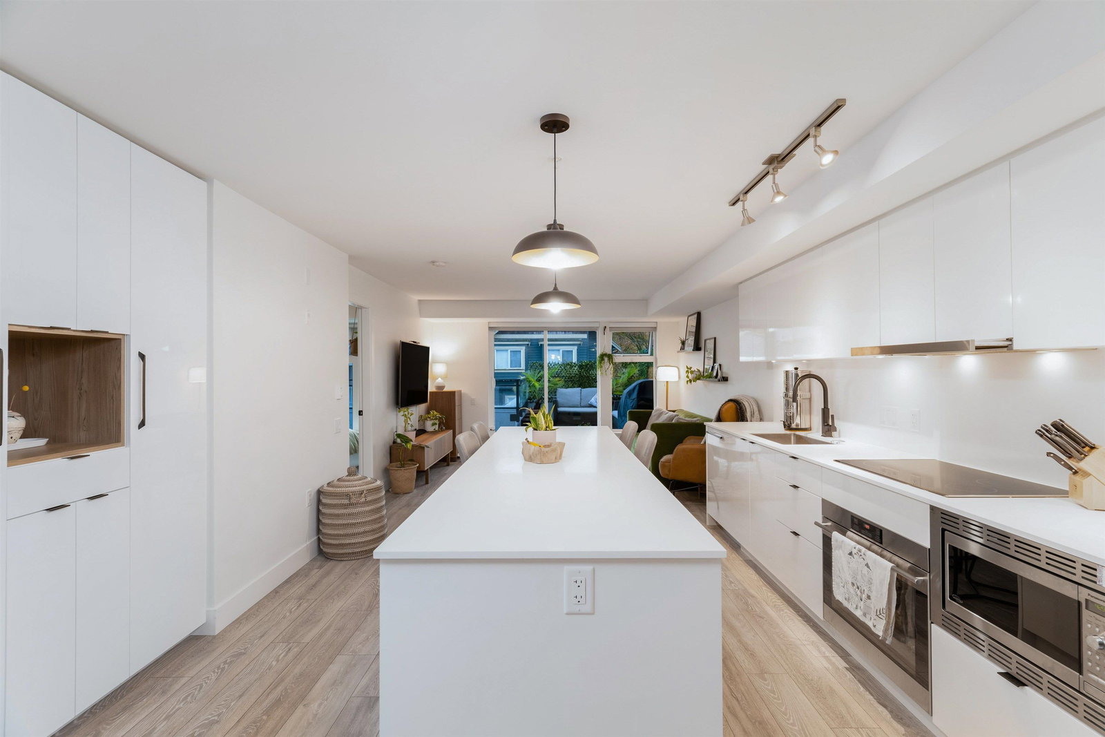 Listing Image 11
